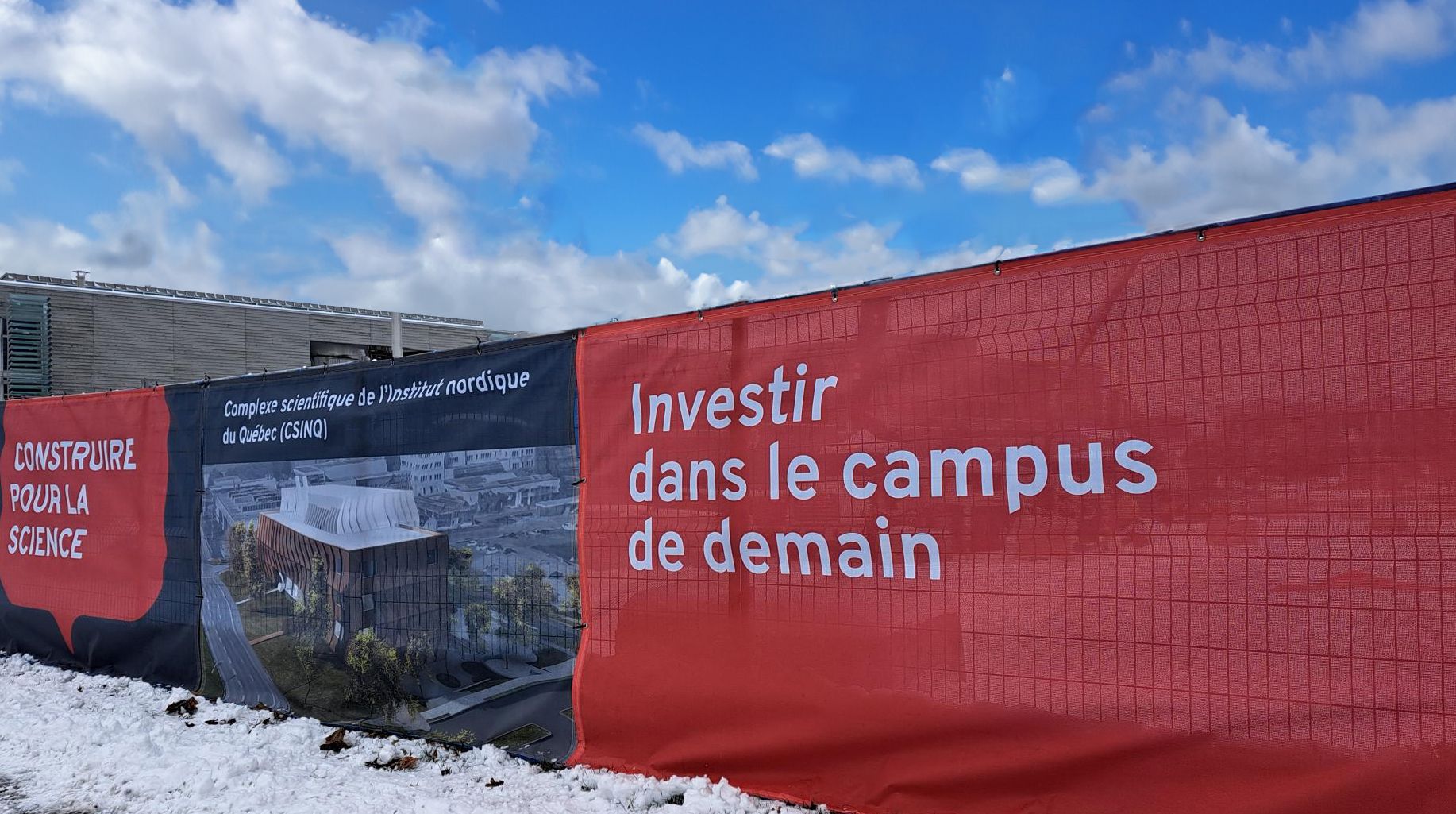 l'affichage d'un chantier de construction sur le campus